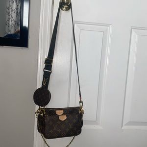 I'm selling this cross body bag